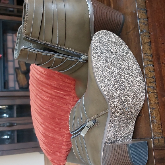 Beautiful Booties! - Picture 2 of 4